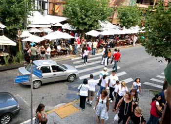 Rua Djalma Forjaz movimentada