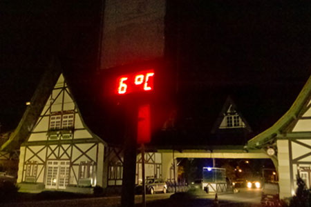 Temômetro marca 6 graus no dia 1º de maio de 2012 Temômetro marca 6 graus no dia 1º de maio de 2012